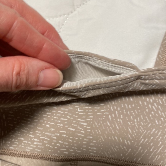 Washed but never worn- ladies Athleta Salutation Stash Pocket tight Size Large - Picture 7 of 8